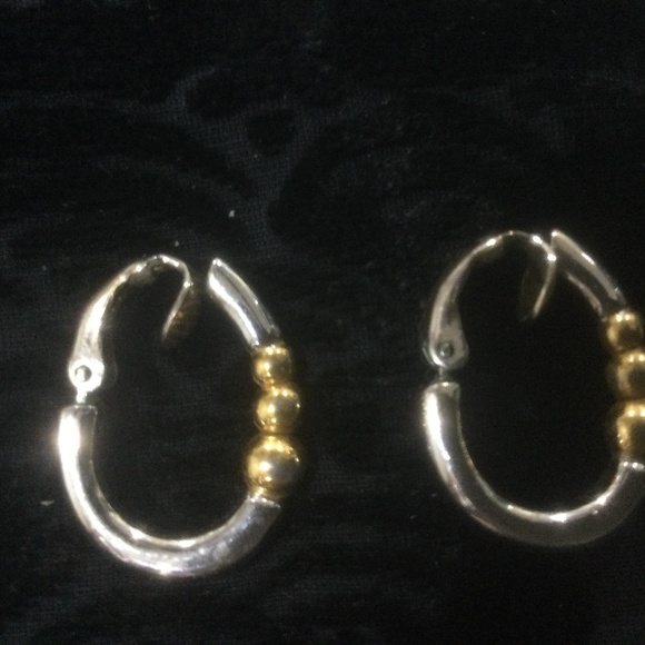 Earrings - Picture 1 of 2